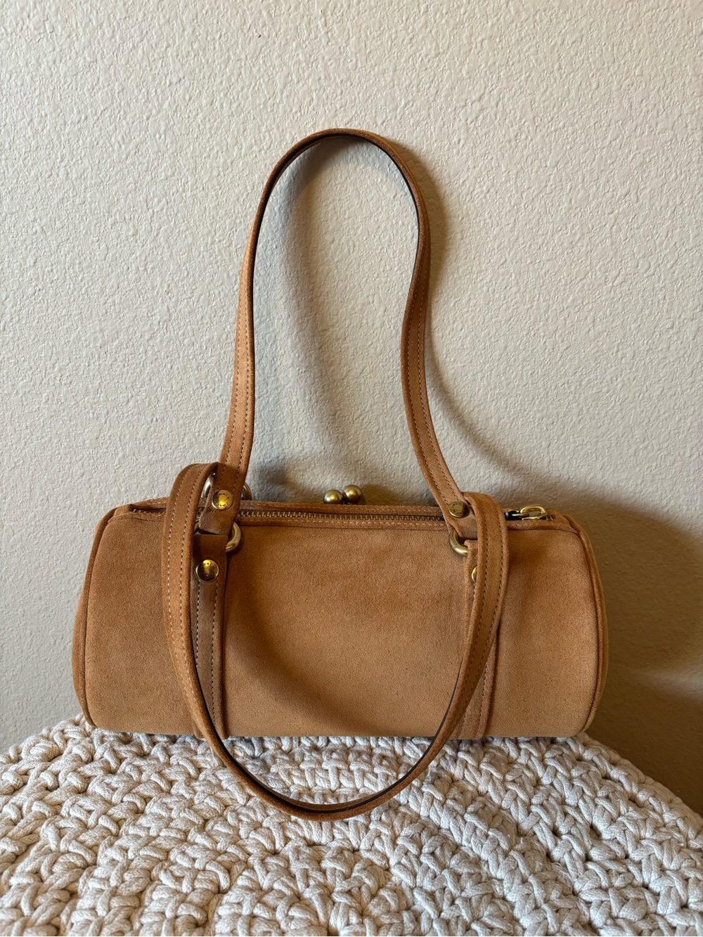 COACH Kisslock Barrel 28 in Caramel suede - Picture 2 of 7
